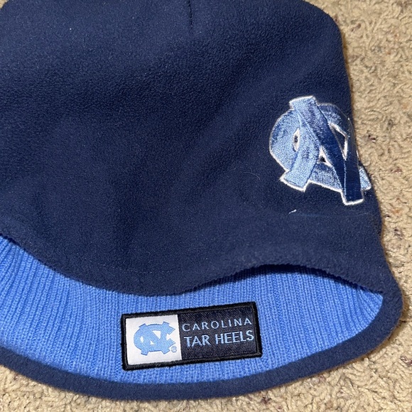 UNC Reversible Beanie - Picture 4 of 6